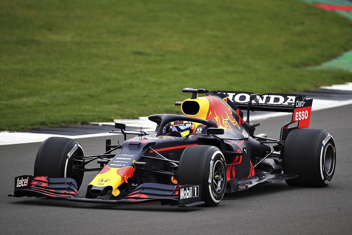 セルジオ・ペレス、レッドブル・ホンダを初ドライブ。2019年型をシルバーストンで走らせる