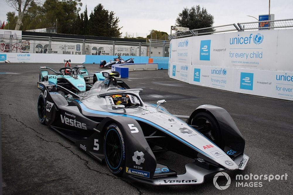 Manhole cover to blame for Vandoorne's Rome E-Prix crash