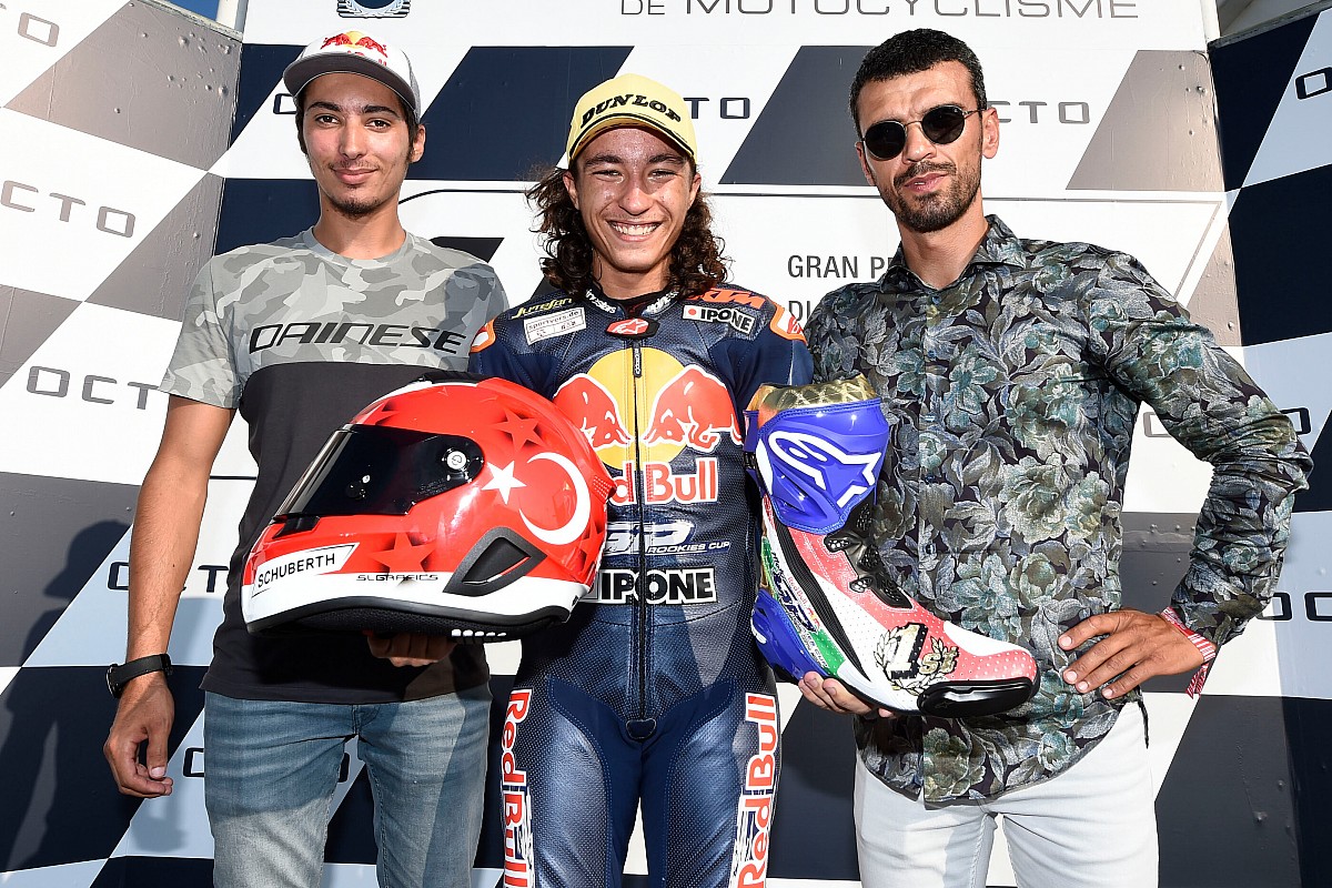 Sofuoğlu: "Toprak için hedefim Superbike, Deniz ve Can için MotoGP şampiyonluğu"