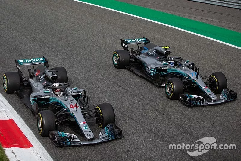 Valtteri Bottas, Mercedes AMG F1, Lewis Hamilton, Mercedes AMG F1 