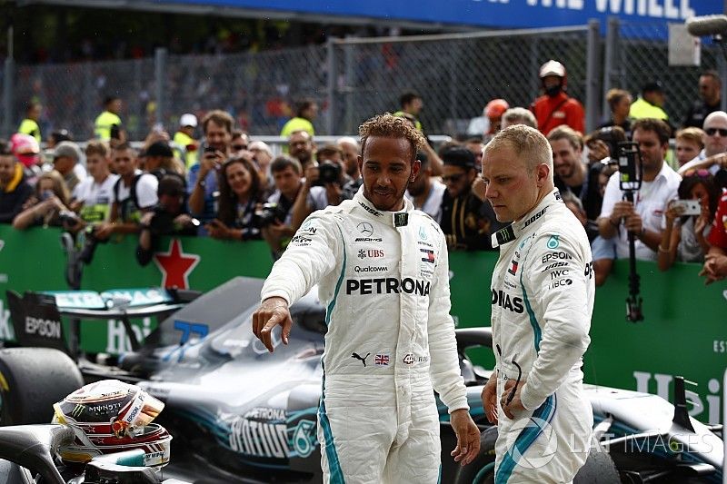 Lewis Hamilton, Mercedes AMG F1 en Valtteri Bottas, Mercedes AMG F1 W09 in parc ferme 