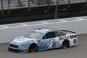 Kevin Harvick cruises to Stage 1 win at Michigan