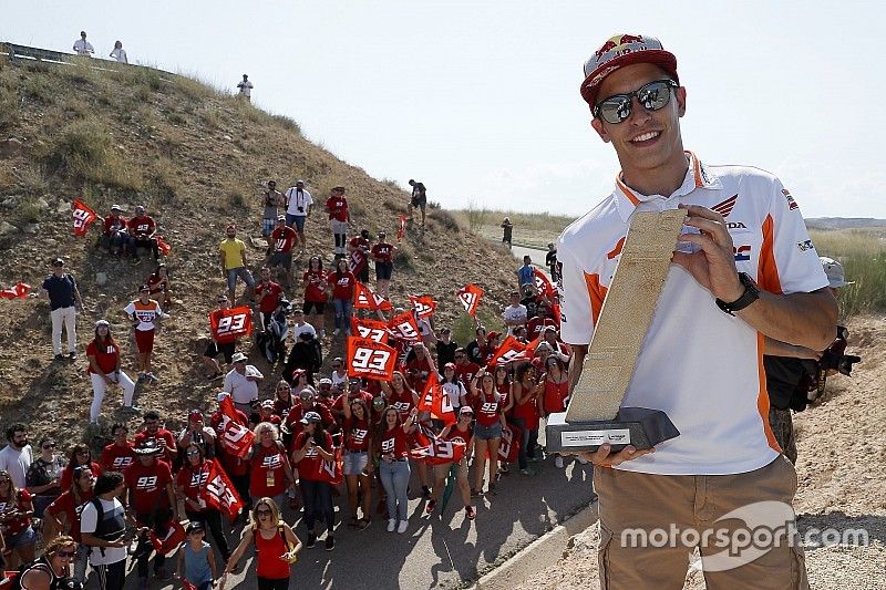Márquez inaugura la curva con su nombre en Motorland
