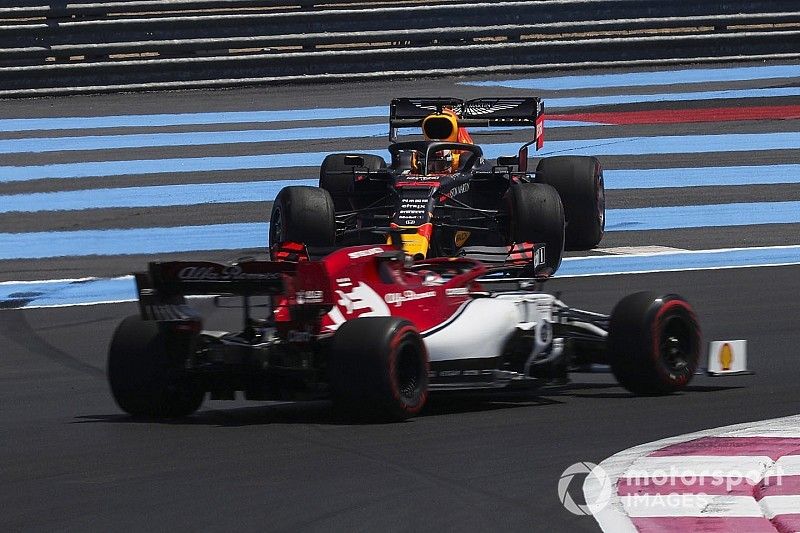 Kimi Raikkonen, Alfa Romeo Racing C38, Max Verstappen, Red Bull Racing RB15