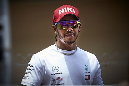 Hamilton gyúrás közben