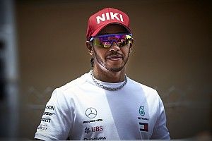 Hamilton gyúrás közben