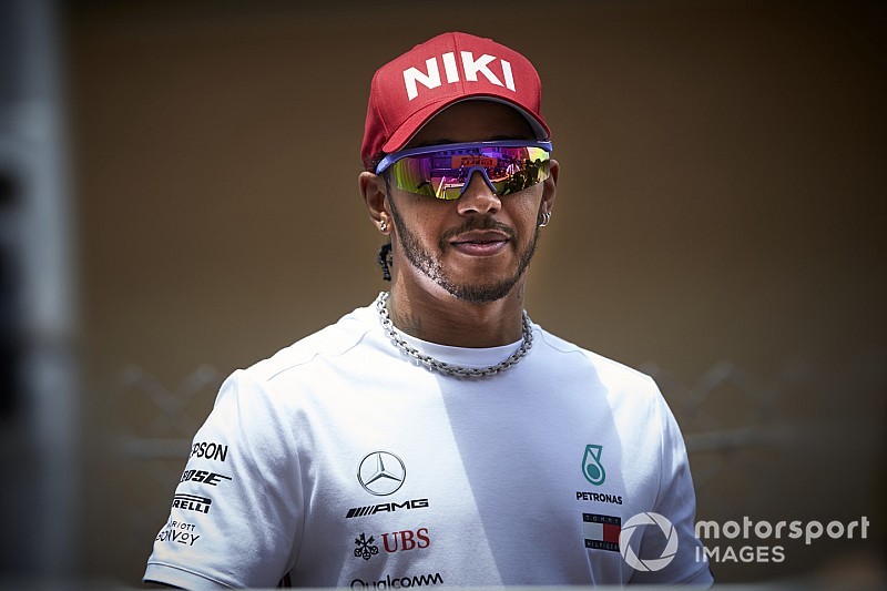 Hamilton gyúrás közben