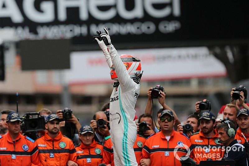 Ganador de la carrera Lewis Hamilton, Mercedes AMG F1 celebra en Parc Ferme