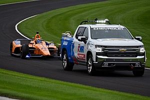 Alonso completa sus primeras vueltas en Indy con sobresalto; Serviá acaba 3º