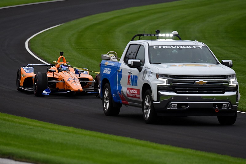 Alonso completa sus primeras vueltas en Indy con sobresalto; Serviá acaba 3º