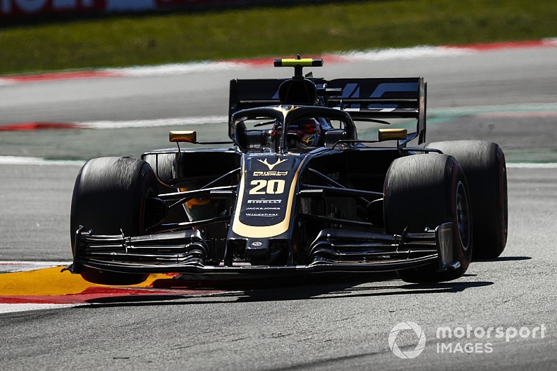 Magnussen liderem testów