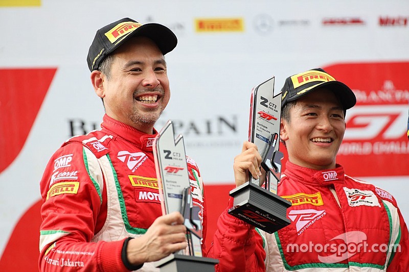 Blancpain Buriram: Mercedes juara, Rio-David podium