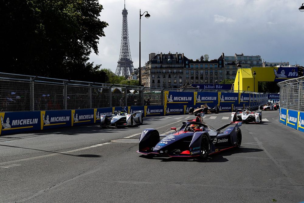 Robin Frijns, Envision Virgin Racing, Audi e-tron FE05, ahead of Felipe Massa, Venturi Formula E, Venturi VFE05, Maximillian Gunther, GEOX Dragon Racing, Penske EV-3, on the grid