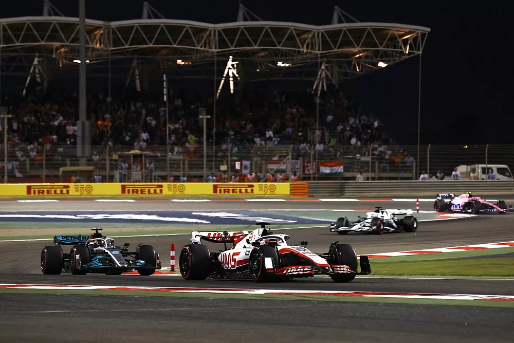 Kevin Magnussen, Haas VF-22, George Russell, Mercedes W13, Pierre Gasly, AlphaTauri AT03