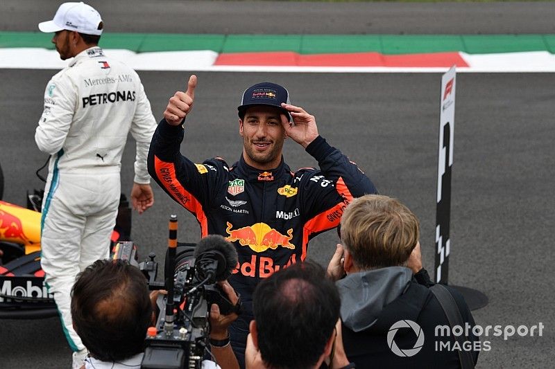 Ganador de la pole Daniel Ricciardo, Red Bull Racing en Parc Ferme 