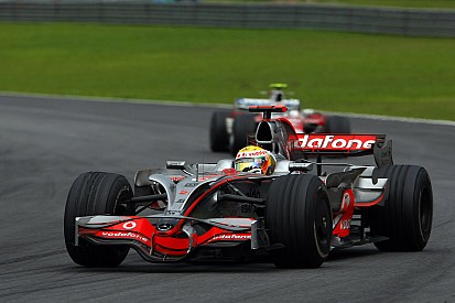 10 éve ezen a napon Massa pár másodpercig bajnok volt, de jött Hamilton a McLarennel...