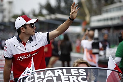 Villeneuve: A Ferrarinak vigyáznia kell Leclerc érkezésével