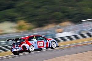 Björk domináns győzelme Kínában, Michelisz ötödik lett a sérült autójával