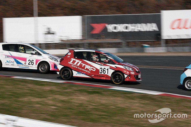 Alinka tuntaskan Netz Cup Vitz Race di Jepang
