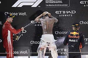 Hamilton a Forma-1 Magic Mike-ja lett?!