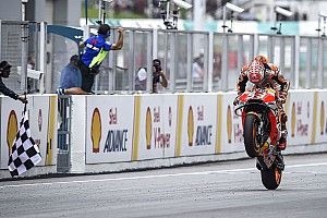 Rossi cai no final e Márquez vence GP da Malásia