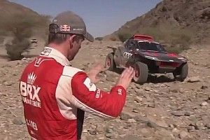 V&iacute;deo: el deportivo gesto de Loeb a Sainz en el Dakar 2024
