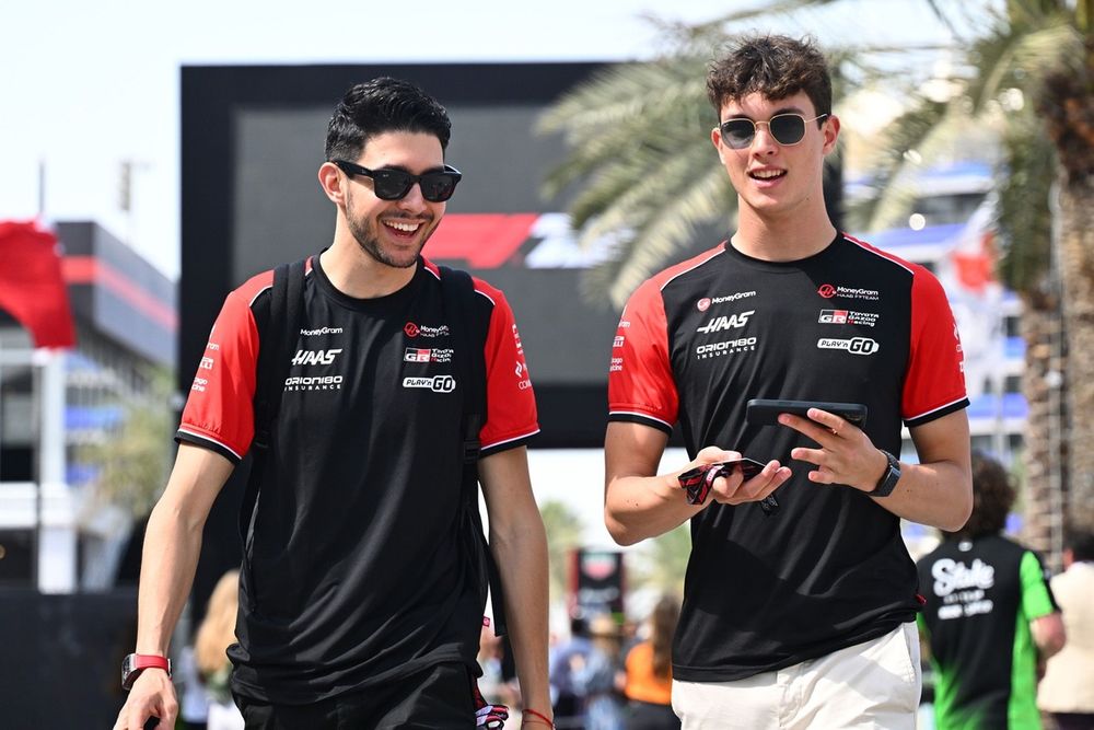 Esteban Ocon, Haas F1 Team, Oliver Bearman, Haas F1 Team