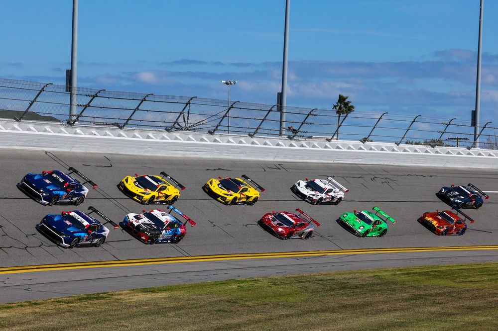 Start action, GTD, #64 Ford Multimatic Motorsports Ford Mustang GT3: Mike Rockenfeller, Sebastian Priaulx, Austin Cindric, #65 Ford Multimatic Motorsports Ford Mustang GT3: Christopher Mies, Frederic Vervisch, Dennis Olsen, #48 Paul Miller Racing BMW M4 GT3 EVO: Dan Harper, Max Hesse, Jesse Krohn, Augusto Farfus, #3 Corvette Racing by Pratt Miller Motorsports Corvette Z06 GT3.R: Antonio Garcia, Alexander Sims, Daniel Juncadella