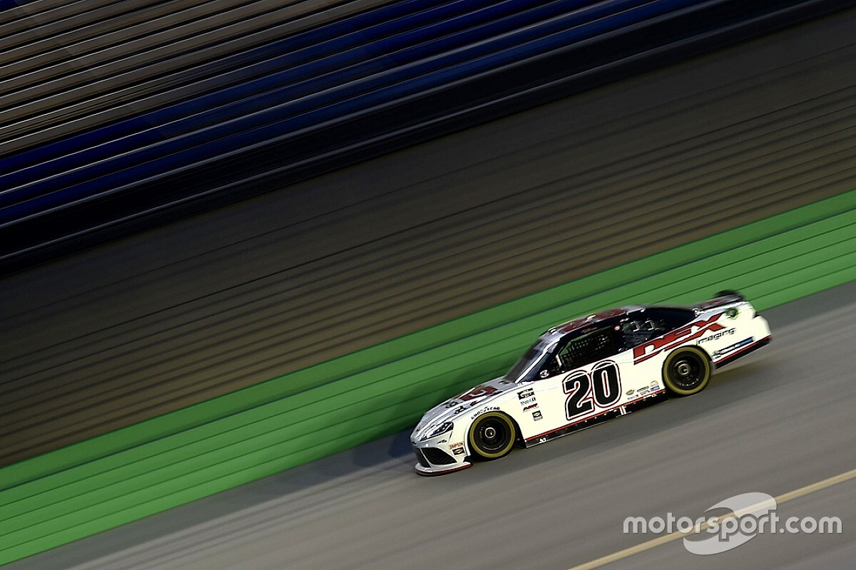 VÍDEO: Pilotos se desentendem e trocam socos após prova da NASCAR