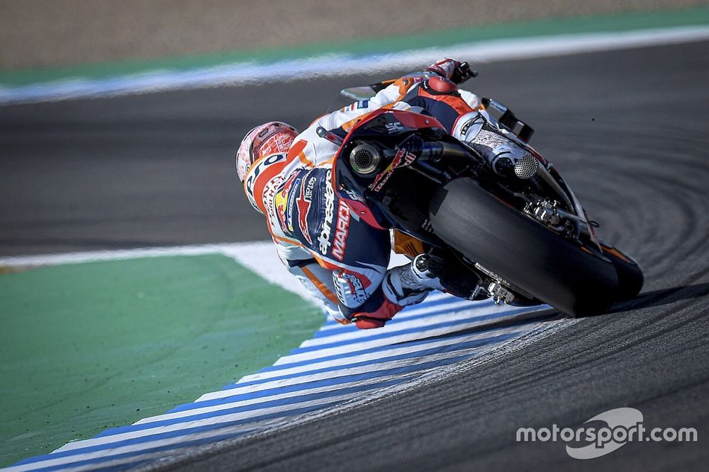 Видео: Honda сбрасывает Маркеса в финале первой гонки MotoGP