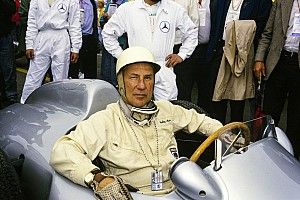Permanent memorial to Stirling Moss unveiled at Shelsley Walsh
