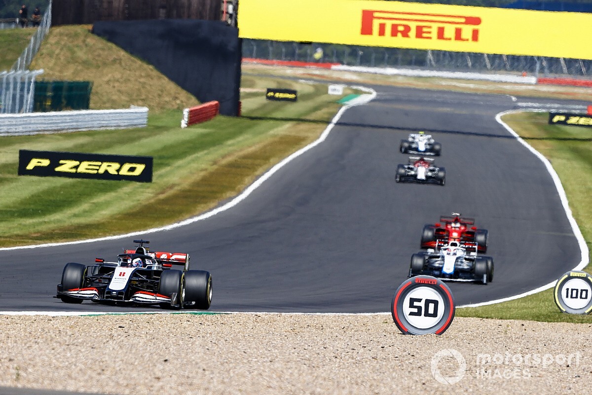 La FIA rivede le regole sui messaggi radio nel giro di formazione