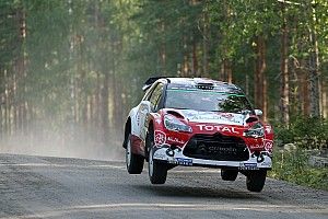 WRC Finlandia: Meeke perbesar keunggulan, pertarungan posisi ketiga semakin ketat