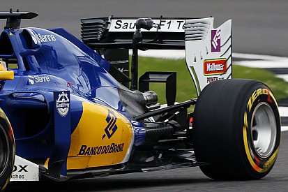 Bite-size tech: Sauber C35 rear wing and monkey seat
