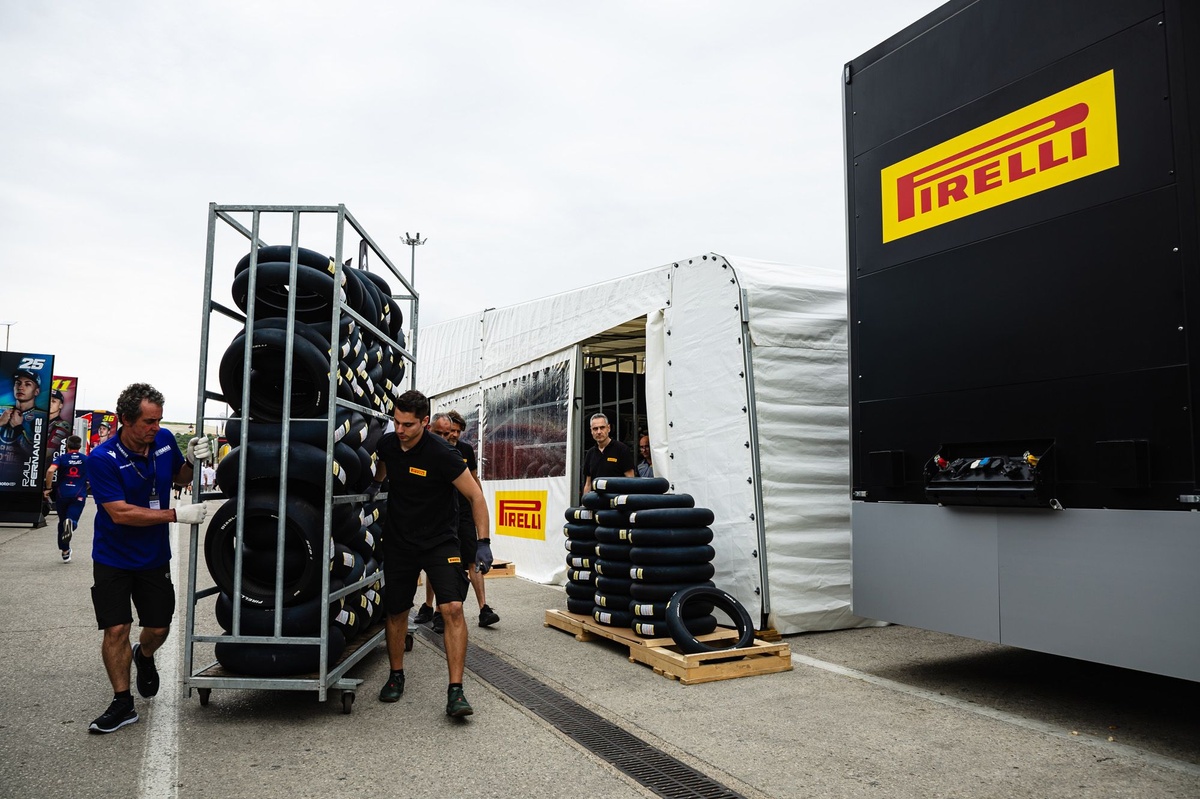 Pirelli, 2027 MotoGP prototip lastiklerinin ikinci setini üreticilere teslim etti