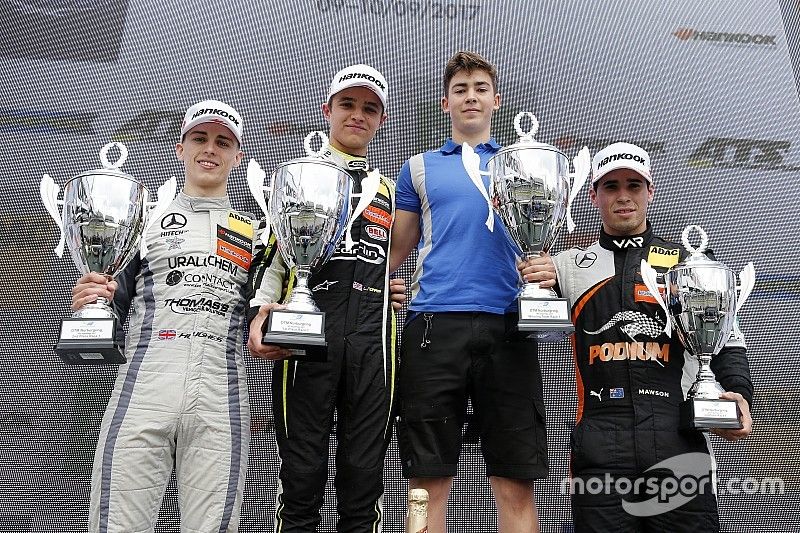 Norris domina bajo la lluvia en Nurburgring