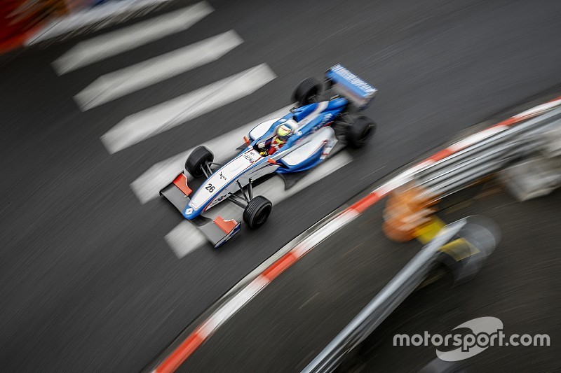 Tertabrak di Race 2 Pau, Presley kini fokus ke Monte-Carlo