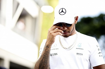 Hamilton Szingapúrban is rendesen felhúzta a zoknit