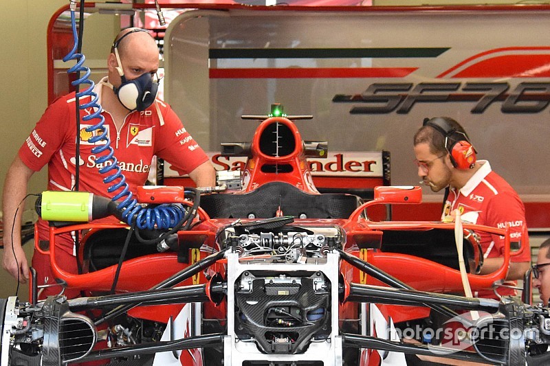 Ferrari: perché i meccanici hanno bisogno della mascherina?