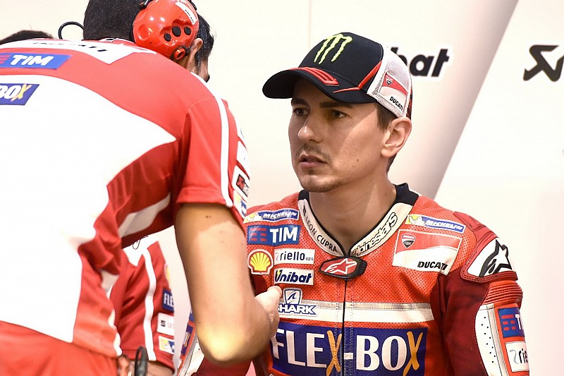Debut bersama Ducati, Lorenzo kecewa finis P11