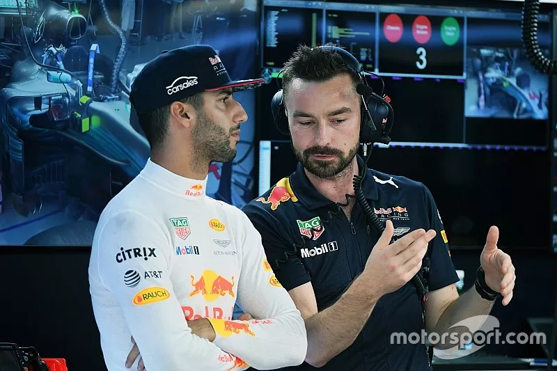 Daniel Ricciardo, Red Bull Racing and Simon Rennie, Red Bull Racing Race Engineer