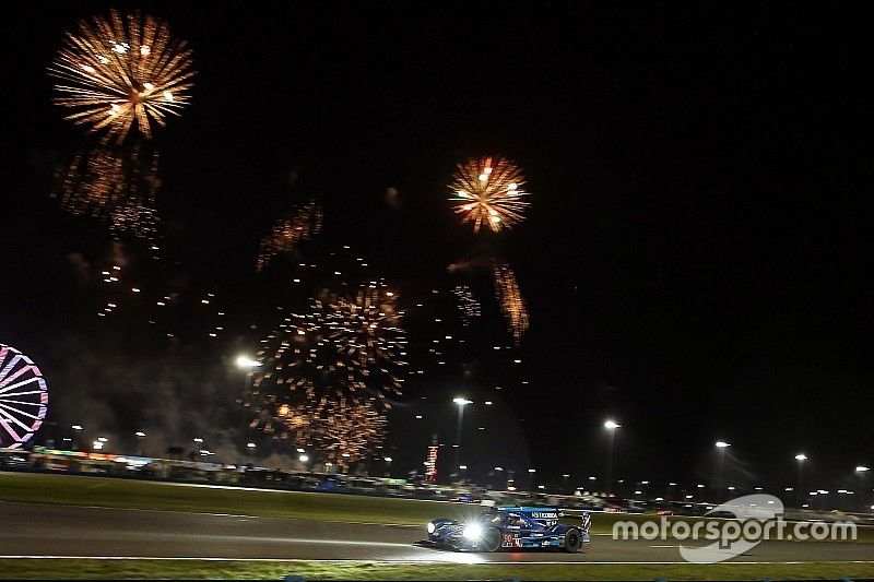 Daytona 24 Hours: Hr14 - Lengthy caution slows race to a crawl