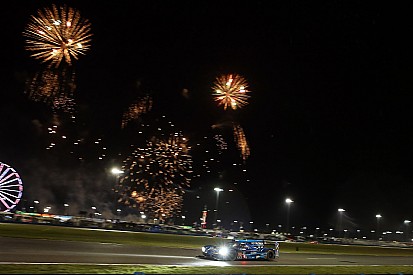 Daytona 24 Hours: Hr14 - Lengthy caution slows race to a crawl