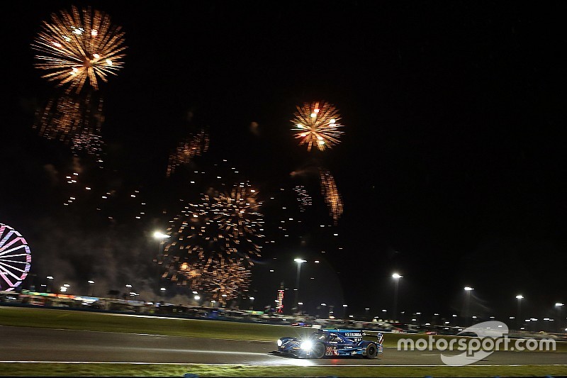 Daytona 24 Hours: Hr14 - Lengthy caution slows race to a crawl