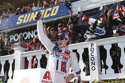 Blaney brilha no fim e conquista vitória inédita na NASCAR