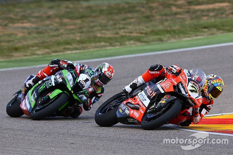 Davies rompe la hegemonía de Rea y gana en Motorland Aragón