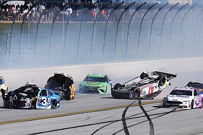 Massive crash sends cars airborne at Talladega - video