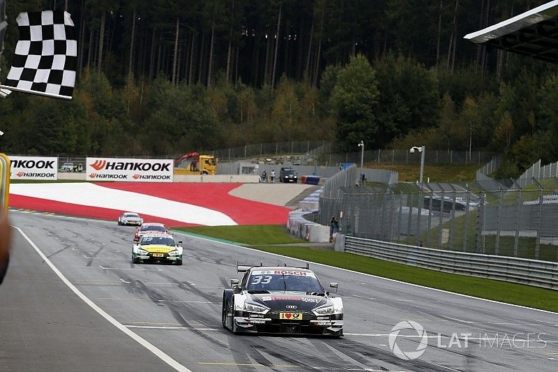 Zwart-wit geblokte vlag voor René Rast, Audi Sport Team Rosberg, Audi RS 5 DTM