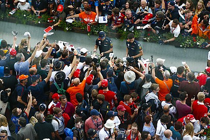 A hátára varratja Verstappen F1-es győzelmeit