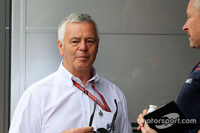 Çin GP'sinde pilot hakem Derek Warwick olacak